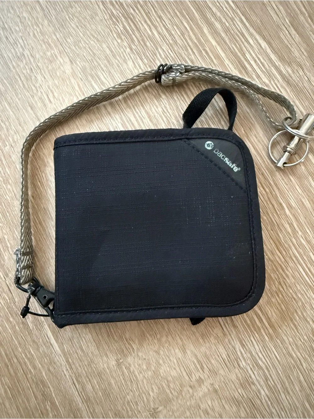Pacsafe RFIDsafe V100 Blocking Bifold Wallet - Good Condition